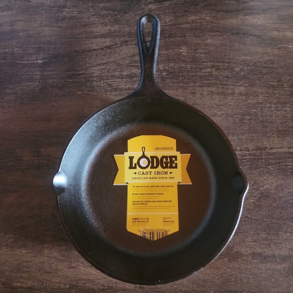 LODGE Cast Iron 8" Pan Skillet Made in USA - NWT
